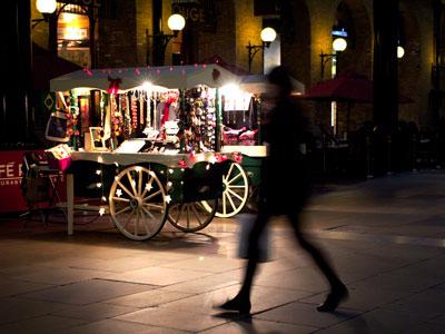 London Hays Galleria Night />
</div>
<div class=